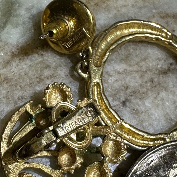 Vintage gold-tone and silver-tone earrings - Picture 4 of 5